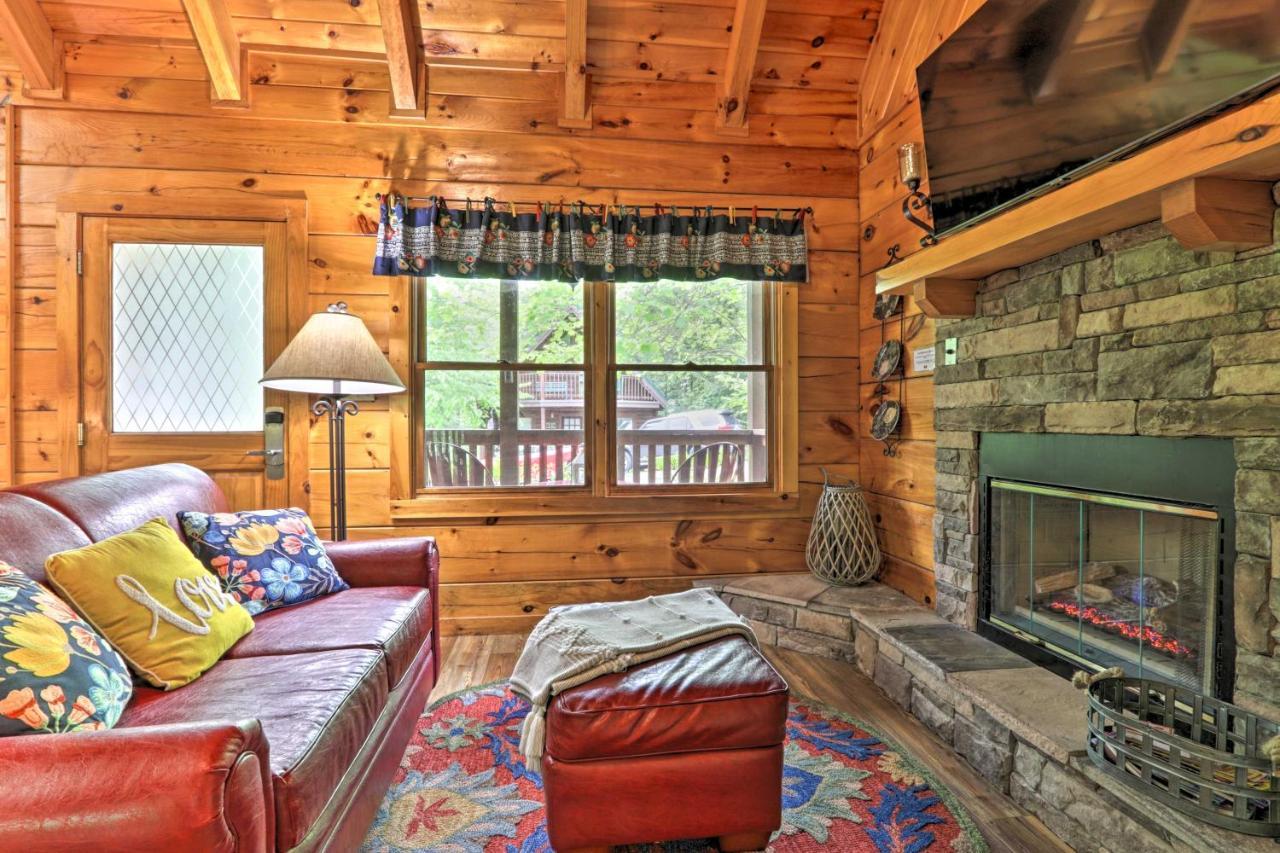 Appartement Romantic Gatlinburg Cabin With Hot Tub And Pool Access Extérieur photo