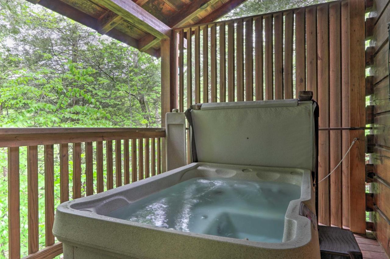 Appartement Romantic Gatlinburg Cabin With Hot Tub And Pool Access Extérieur photo