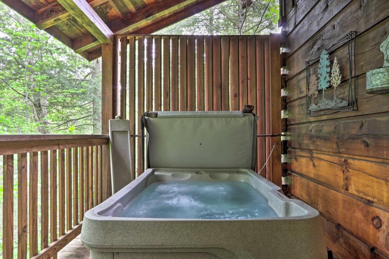 Appartement Romantic Gatlinburg Cabin With Hot Tub And Pool Access Extérieur photo