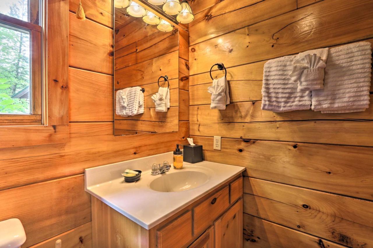 Appartement Romantic Gatlinburg Cabin With Hot Tub And Pool Access Extérieur photo