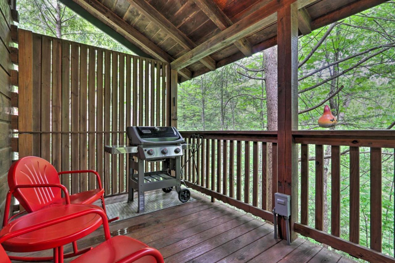 Appartement Romantic Gatlinburg Cabin With Hot Tub And Pool Access Extérieur photo