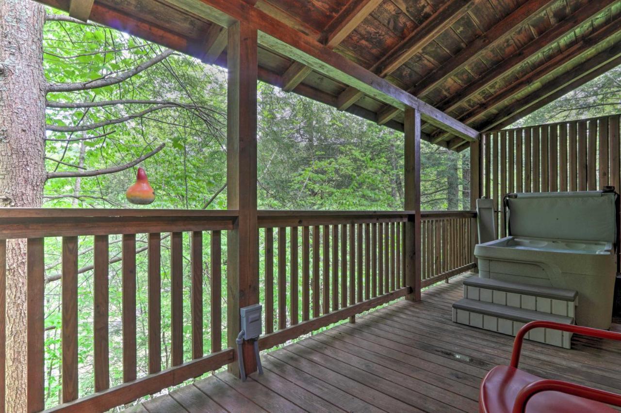 Appartement Romantic Gatlinburg Cabin With Hot Tub And Pool Access Extérieur photo