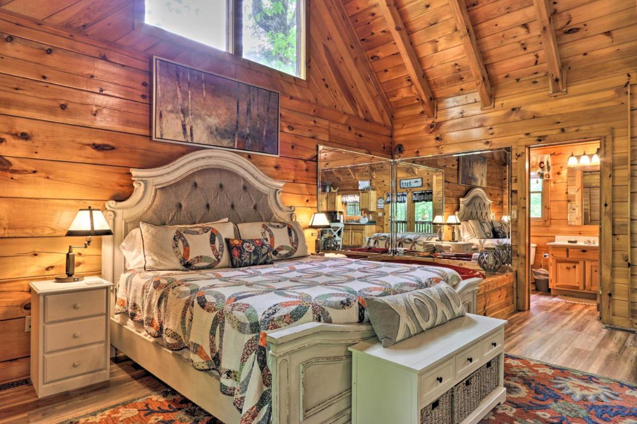 Appartement Romantic Gatlinburg Cabin With Hot Tub And Pool Access Extérieur photo