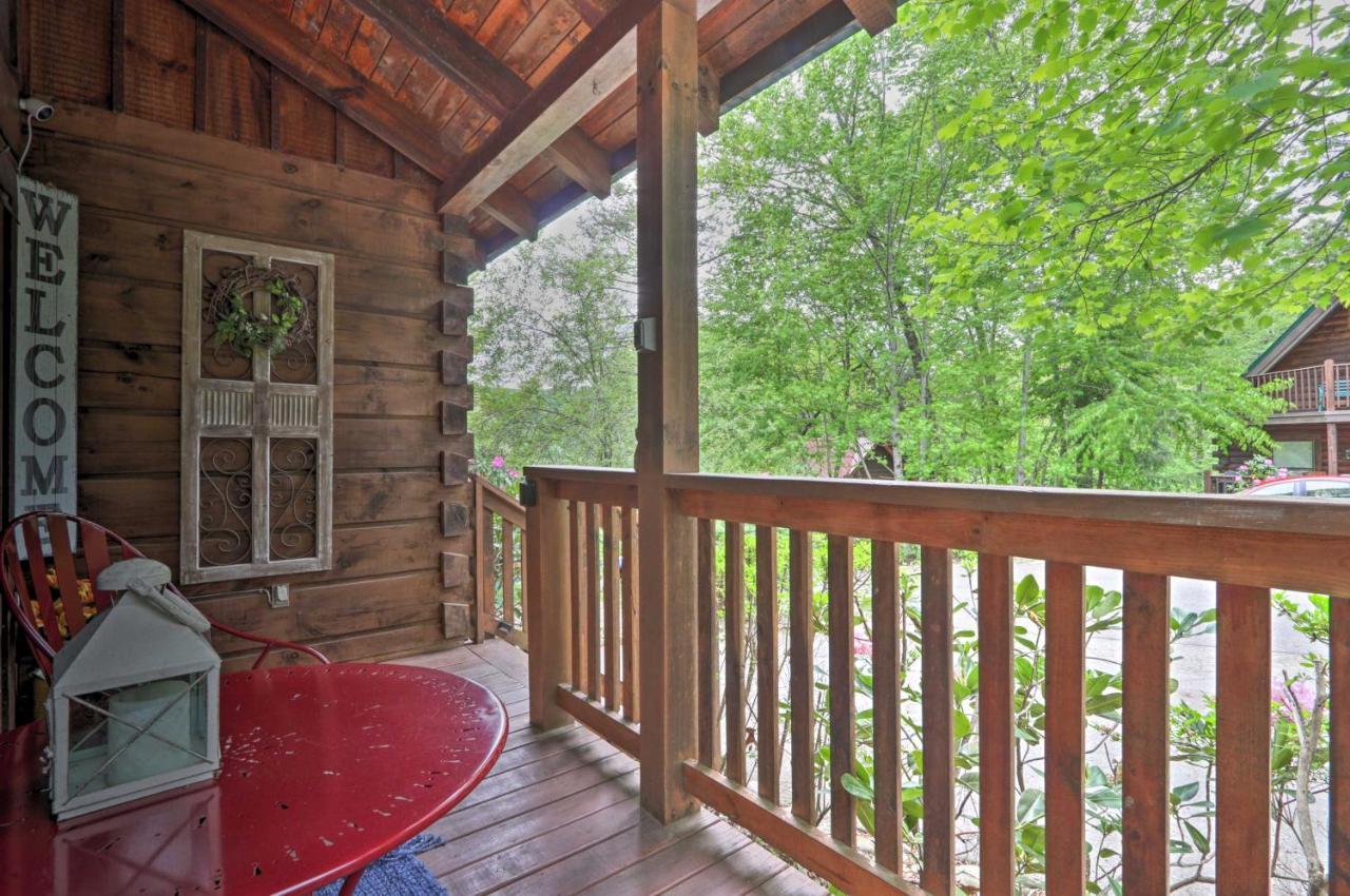 Appartement Romantic Gatlinburg Cabin With Hot Tub And Pool Access Extérieur photo