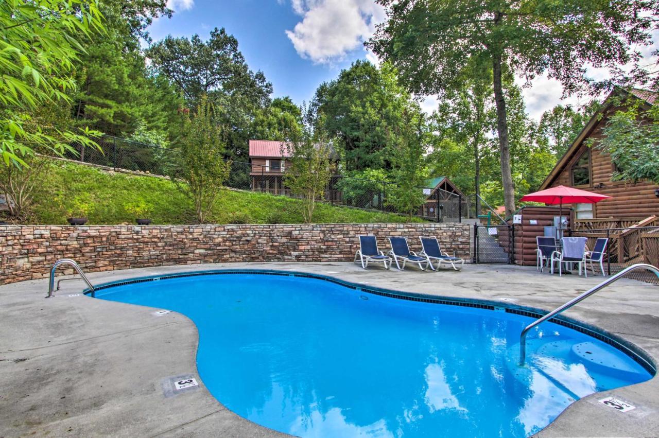 Appartement Romantic Gatlinburg Cabin With Hot Tub And Pool Access Extérieur photo